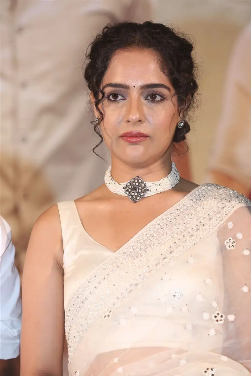 Malvi Malhotra In White Saree at Tiragabadara Saami Movie Press Meet